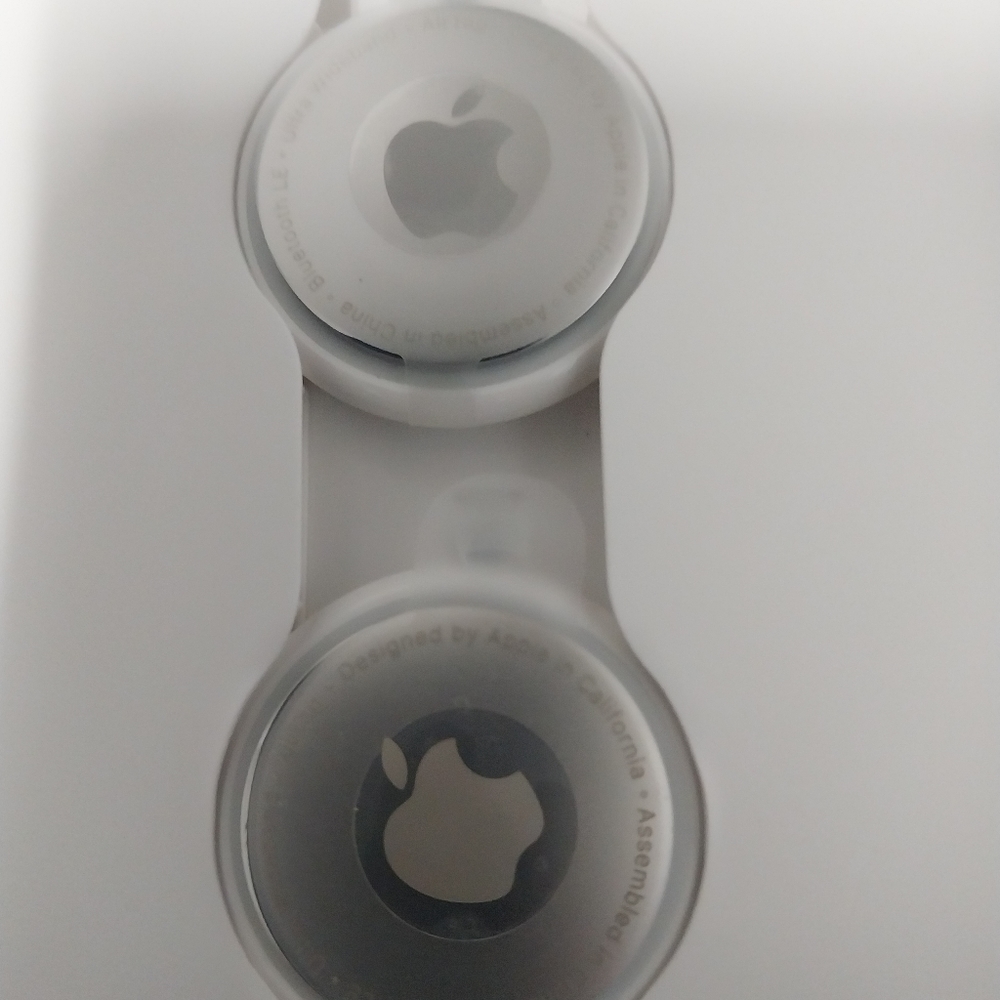 Apple luggage tags 4 in the package. - Picture 2 of 3